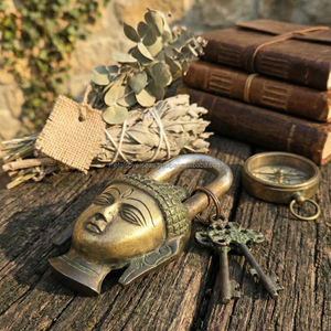 Candado de Buda de Latón Antiguo Chapado Hecho a Mano, Arte Popular Vintage, Cerradura Decorativa de Latón Sólido, Decoración del Hogar, Uso en Templos, Regalo Coleccionable - Product Image 4