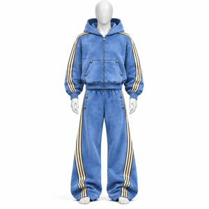 Ensemble survêtement streetwear épais avec logo personnalisé imprimé, strass, sweat à capuche à cordon et pantalon évasé coupe ample - Product Image 4