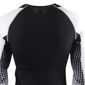 Rashguard Blanco y Negro para Entrenamiento Profesional de BJJ, Rashguard de Manga Corta para Hombre y Mujer, Marca Kingz - Product Image 5
