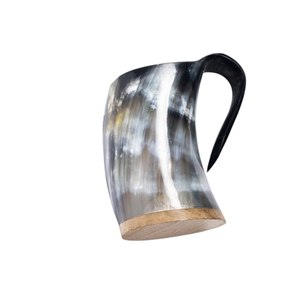 Vaso de cerveza de cuerno natural hecho a mano, artesanía en cuerno de búfalo para comidas rústicas y decoración de cocina con temática medieval. - Product Image 1