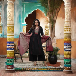 Costume indien ethnique à la mode noir Kurti Palazzo Dupatta pour femmes avec élégant Alia Cut Kurti pour mariage Festival Pooja Casual - Product Image 1