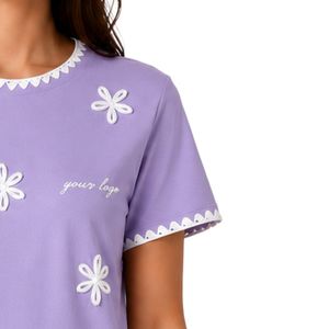 Camiseta de Mujer con Bordado Floral de Lavanda, Ribete en Contraste Blanco, Cuello Redondo, Manga Corta, Estilo Casual, OEM, ODM, Personalizable - Product Image 4