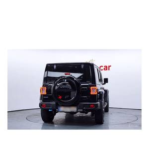 Jeep Wrangler 2.0 Overland Power Top 4 Puertas 4xe Caja de Cambios Automática Cámara Trasera Modelo Diciembre 2022 56,402 km Asientos de Tela Izquierda - Product Image 3