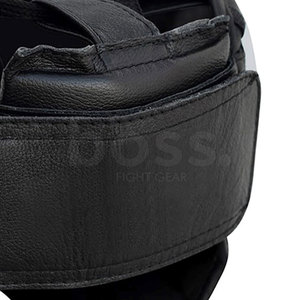 Protège-tête de boxe doublé et rembourré, léger et avec sangles réglables pour usage quotidien - Product Image 5