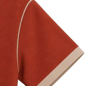 Camiseta de Manga Corta con Cuello Asimétrico para Mujer, Color Naranja Óxido, con Detalle de Botones en Contraste, Estilo Casual de Verano, Personalizable, Venta al Por Mayor - Product Image 5