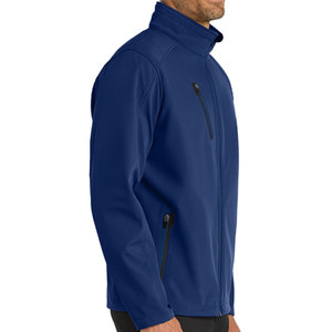 Chaqueta de hombre azul de softshell, cuello alto, cierre de cremallera, resistente al viento, informal, para otoño, corte regular, color sólido. - Product Image 5