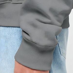 Sweat à capuche Street Flame Graphic Mask Style, design urbain audacieux avec imprimé accrocheur et coupe décontractée et confortable. - Product Image 4