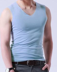 Camiseta sin mangas de punto de color liso para hombre, cuello redondo, de poliéster transpirable de secado rápido, para uso casual, en colores gris claro, azul y negro, de seda helada sin costuras para hombre. - Product Image 2
