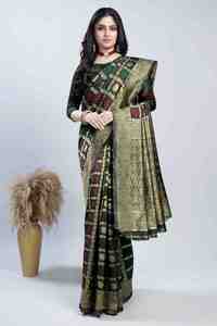 Sari traditionnel ethnique en soie noire avec bordure florale dorée, idéal pour les mariages et les fêtes, style Inde et Pakistan. - Product Image 4