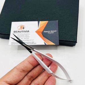 Tijeras de manicura rusas extra afiladas, herramienta de belleza sostenible de acero inoxidable con acción de primavera en blanco y negro para cutículas - Product Image 1