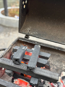 Charbon de bois de sciure de bois le plus vendu BW BBQ Briquettes |   Combustible à combustion longue durée et propre, haute productivité, 10 kg - Product Image 5
