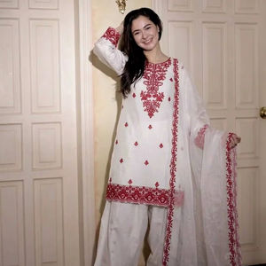 Ropa india y pakistaní de lujo, traje Farsi Salwar, bordado rojo intenso, tradicional, de 3 piezas, corte ajustado, de algodón, para fiestas. - Product Image 1