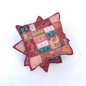 Housse de coussin brodée à la main, luxueuse et personnalisée, avec des motifs d'oiseaux et de fleurs, fabriquée en Inde pour la décoration du salon - Product Image 1