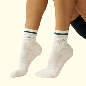 Calcetines Antideslizantes para Pilates para Mujer, Largos, con Puño Acanalado, Lavables, Multicolores, con Rayas, para Reformer y Estudio - Product Image 1