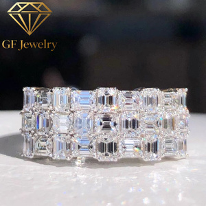 Bague large de style vintage en platine à trois rangs de diamants de laboratoire taille émeraude, idéale pour les cocktails et les mariages - Product Image 1