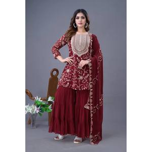 Top de soirée pour femmes de créateur-Ensemble Sharara et Dupatta Broderie lourde Travail Look élégant - Product Image 2
