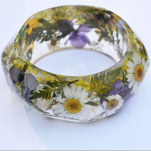 Cadre photo rectangulaire durable fait main HF Industries avec motif floral, en os de buffle coloré transparent de grande taille pour femmes - Product Image 1