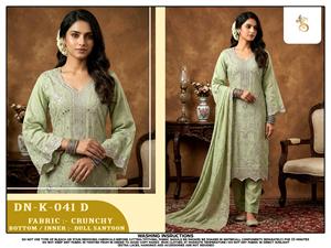 Ensemble Kurta et pantalon en tissu crépon de créateur avec dupatta, broderie lourde, tenue ethnique pour mariage et fête, avec doublure en Santoon mat - Product Image 4
