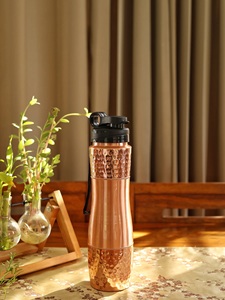 Bouteille d'eau en cuivre pur de qualité alimentaire 950 ml avec bouchon en plastique, anti-fuite, portable, écologique, faite à la main, qualité export premium, unisexe - Product Image 4