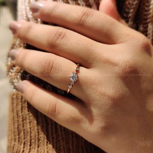 Anillo de compromiso de cinco piedras con corte redondo de 0.25 a 2.00 CT, anillo de diamantes EF VS para mujer, colección de joyería fina personalizada - Product Image 6