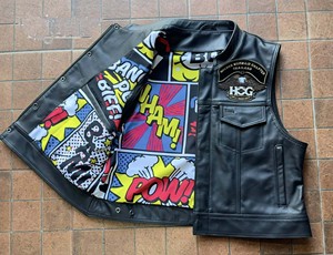 เสื้อกั๊กหนังสไตล์คลับสำหรับผู้ชายพร้อมปกแบบมีแถบ - Product Image 5