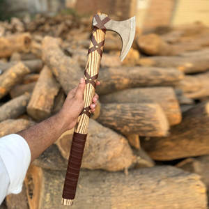 Hache à barbe de style nordique industriel, manche en bois fait main, lame en acier carbone de haute qualité, inspiration historique viking pour le camping - Product Image 2