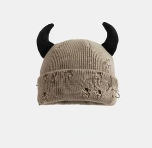 Chapeau d'hiver décontracté unisexe style punk en jacquard respirant et imperméable avec cache-oreilles, tricoté à la main, 100 % acrylique, couleur unie, réglable - Product Image 1