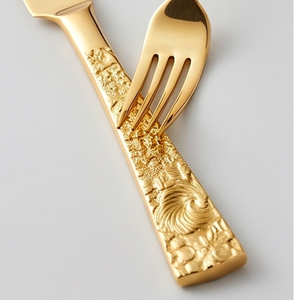 Ensemble de couverts dorés avec des poignées gravées élégantes, finition miroir haute brillance, résistant à la rouille, couverts de mariage - Product Image 2