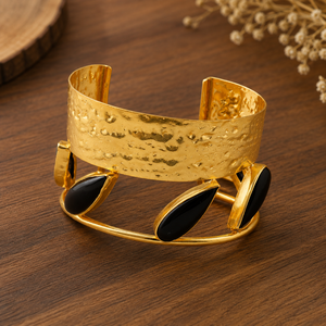 Brazalete Ancho de Ónix Negro con Incrustaciones de Turquesa, Hecho a Mano en Latón con Baño de Oro de 18k, Textura Elegante, Brazalete para Mujer Más Vendido - Product Image 5