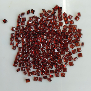 โกเมนสีแดงธรรมชาติ 3.5 มม. ทรงสี่เหลี่ยมเจ้าหญิงคัท คุณภาพดีที่สุด พลอยเม็ดเดี่ยวสำหรับทำเครื่องประดับ - Product Image 2