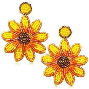 Pendientes artesanales de estilo bohemio Mardi, con cuentas de semillas bordadas a mano, con forma de langosta, para niña, para fiestas navideñas. - Product Image 5