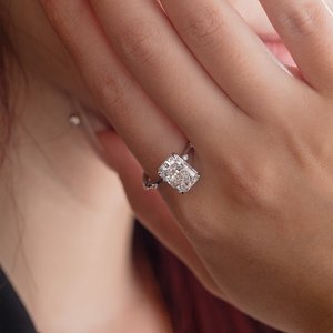 Anillo de Oro Blanco con Diamante de Laboratorio de 3.5 Quilates, Moderno, Minimalista, Radiante, Solitario, Hecho a Mano, Delicado, para Boda - Product Image 6