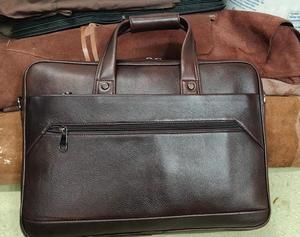 G N Export Élégante Sacoche Bohème en Cuir Véritable Couleur Unie Fermeture Éclair Robuste pour Voyage Hivernal et Usage Quotidien - Product Image 1