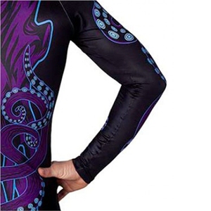 เสื้อรัดกล้ามเนื้อ MMA แขนสั้น รุ่นยูนิเซ็กซ์ ปี 2026 ระบายอากาศได้ดี สีสันปรับแต่งได้ เหมาะสำหรับกีฬากลางแจ้งในฤดูร้อน พร้อมบริการสกรีนโลโก้ตามสั่ง - Product Image 3