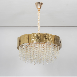 Lámpara de araña de cristal de lujo con paneles verticales dorados y prismas transparentes descendentes, disponible a precios de mayorista. - Product Image 6
