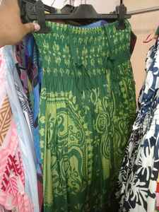 Túnica sin Mangas con Estampado Floral Oscuro Vibrante, Cuello en V, Blusa Boho Chic, Algodón Elástico, Motivos Florales Multicolores - Product Image 3