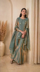 Ensemble Salwar Kameez en soie pour femmes, brodé, tenue de mariage indienne et pakistanaise, coupe ample, longueur au sol, tenue de soirée - Product Image 1