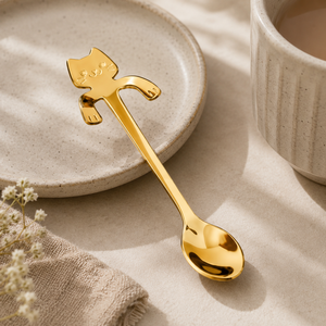 Cuillère en or en forme de chat de luxe, élégant agitateur à café, couverts de dessert stylés, design de cuisine moderne - Product Image 1