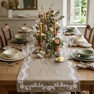 Chemin de table vintage brodé, motif floral blanc, en lin naturel, lavable, pour hôtel et décoration intérieure - Product Image 2