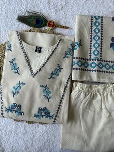 Magnifique ensemble salwar kameez de couleur blanche, en soie véritable, avec broderies, vêtements indiens et pakistanais. - Product Image 6