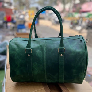 Sac de voyage week-end en cuir de qualité supérieure, ouverture large, poches spacieuses pour vêtements et accessoires, écologique, fabriqué en Inde - Product Image 1