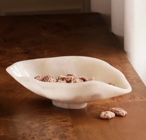 Bol de service en résine, design minimaliste, fait main, pour fruits et en-cas, blanc, forme irrégulière - Product Image 1
