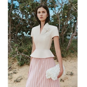 Nouvelle Tendance 2026 Blouses et Chemises pour Femmes ODM EVELINA PEPLUM BLOUSE Coupe Ajustée Manches Courtes ODM Hauts et Blouses Élégants pour Femmes - Product Image 4