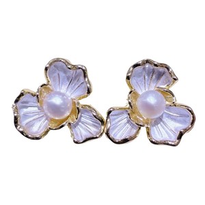 Pendientes de Perlas de Agua Dulce Retro Simples para Mujer de Zhuji, Versátiles, con Flor de Iris Blanca y Perlas Naturales - Product Image 5