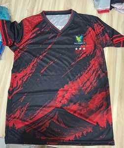 Maillots de football personnalisés pour hommes à prix de gros – Impression par transfert thermique, séchage rapide, 100 % polyester, logo frontal sur le col - Product Image 4