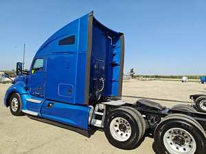 Tracteur routier poids lourd haute performance 6x4 avec cabine couchette, diesel, pour transport de marchandises - Product Image 4