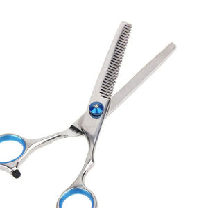 Ciseaux de coiffure professionnels en acier inoxydable de qualité supérieure, légers, 5,5 pouces, avec anneau de maintien amovible pour une utilisation professionnelle - Product Image 6