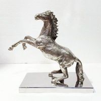 Statue de cheval en aluminium coulé de qualité supérieure, élégante, en position debout, art équestre métallique, pièce maîtresse décorative pour intérieurs élégants