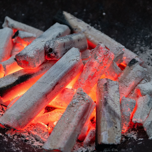 Briquetas Hexagonales de Carbón de Aserrín de Madera Dura de Alta Densidad, 7000-8000 Kcal/kg de Valor Calorífico, 3.0-5.0% de Contenido de Ceniza para Barbacoa - Product Image 3