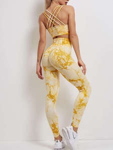Ensemble de yoga tie-dye pour femme : Leggings taille haute et crop top à bretelles croisées, extensible dans les quatre sens, en Spandex et Polyester - Product Image 3